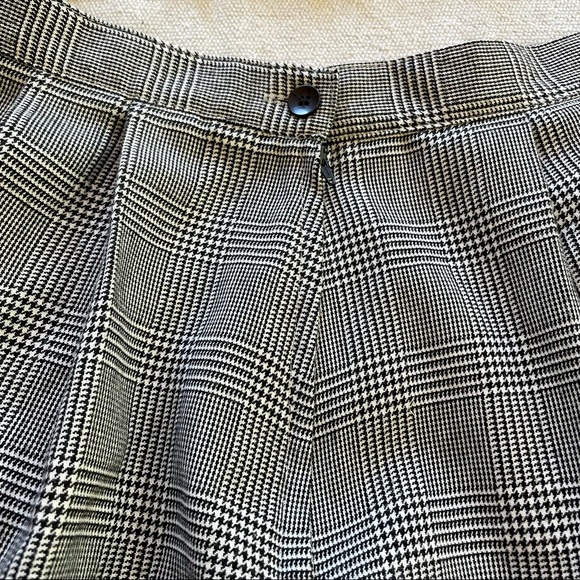 SALE ⬇️VINTAGE BLACK & WHITE Houndstooth CHECKED PLEATED ACADEMIA SKIRT - XS - Picture 11 of 16